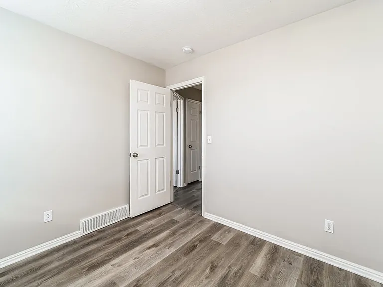 7747 S Briar Dr — Photo 14