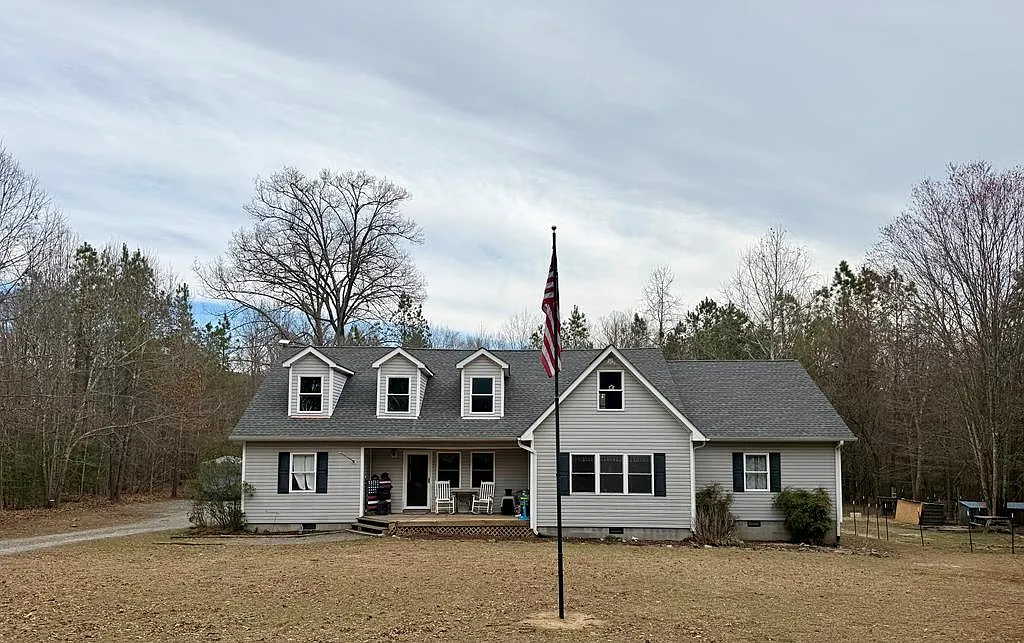 1008 Lake Dr photo 1