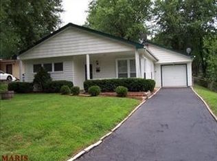 8 Saint Laurence Dr, Florissant, MO 63031