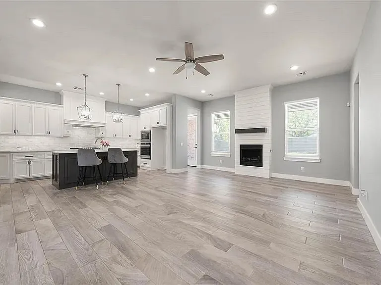 4 bed, 2513 sqft, $2,550 — Photo 4