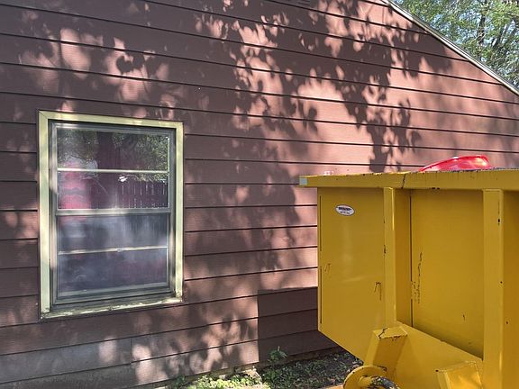 2nd image of 2917 Margaret Ave