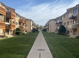 5121 N East River Rd UNIT 1E, Chicago, IL 60656