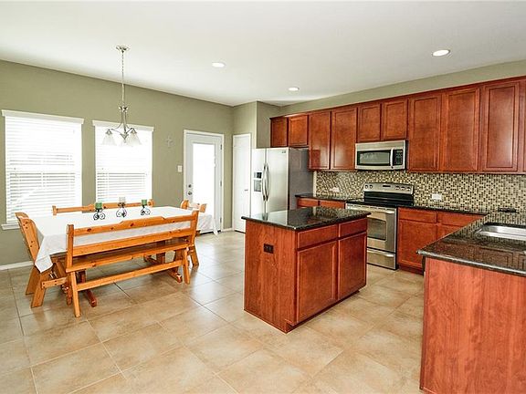 4th image of 1101 Mule Deer Dr