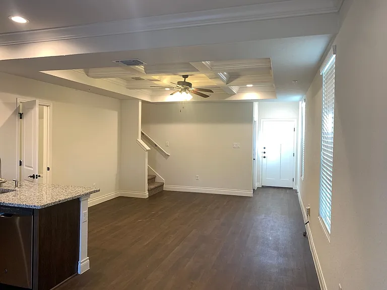 320 Untermaier St — Photo 9