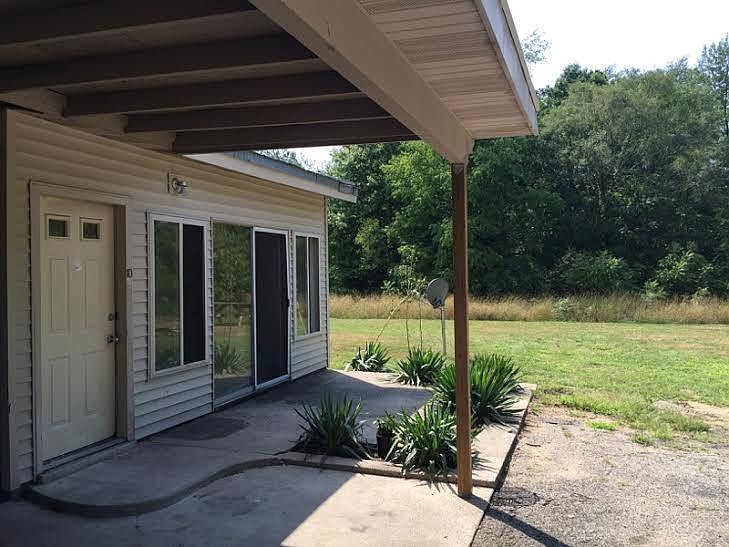 End unit with patio