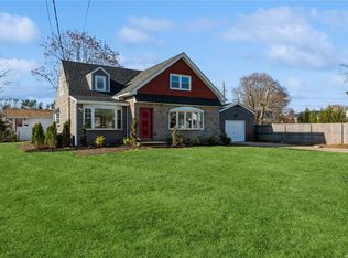 136 Miller Rd, Hicksville, NY 11801