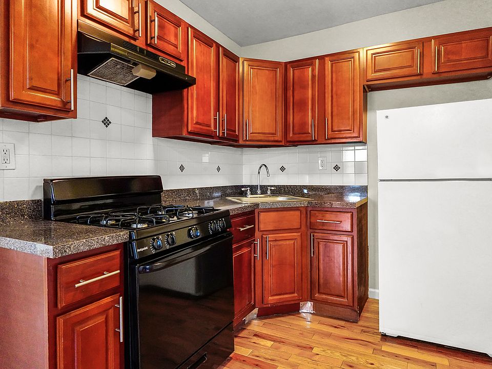1st image of 117 Parkview Ter #3