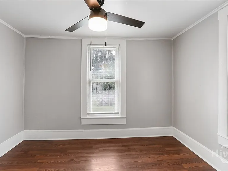 1023 W 37th St — Photo 23