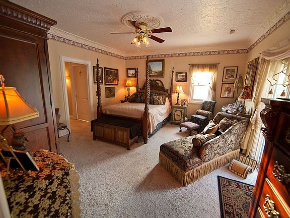 5th image of 5617 Oak Bluff Ln