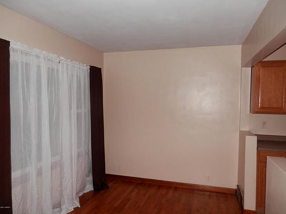 4th image of 308 N Orange St