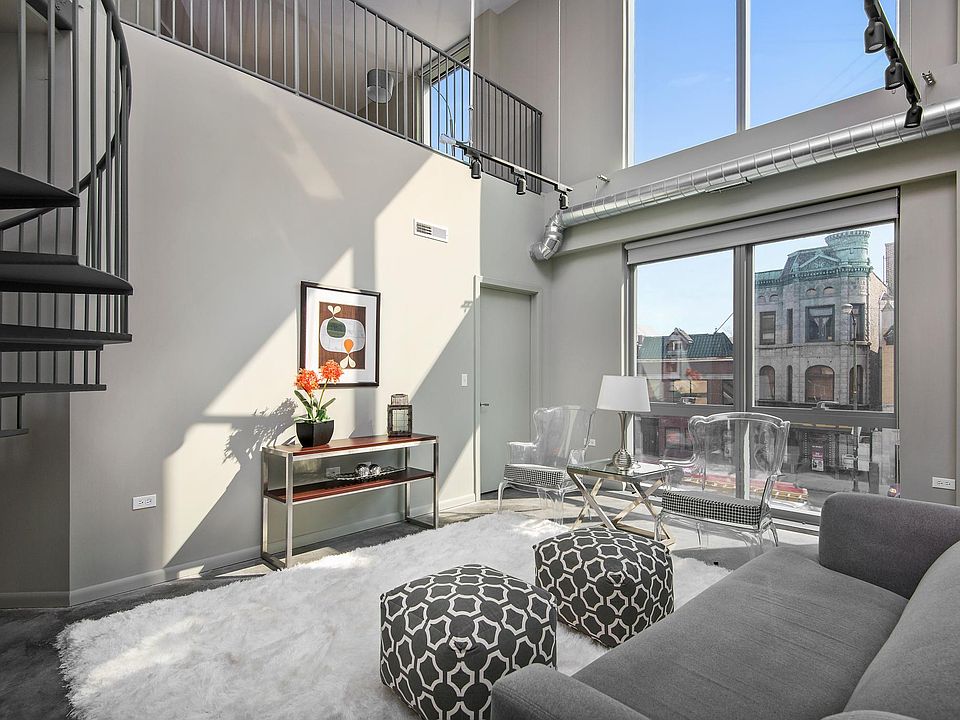 1st image of 1242 N Milwaukee Ave #201