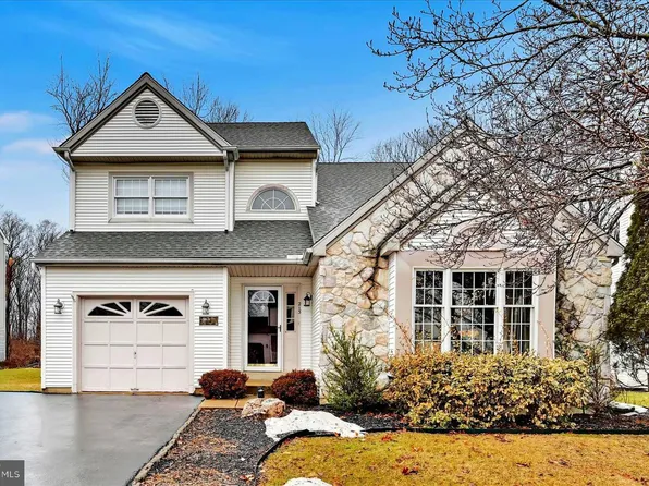 213 Beatrice Ln, Aston, PA 19014