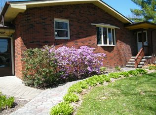 10086 Hillcrest Rd, Kirtland, OH 44094