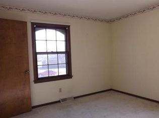 611 NE 2nd St, Blue Springs, MO 64014