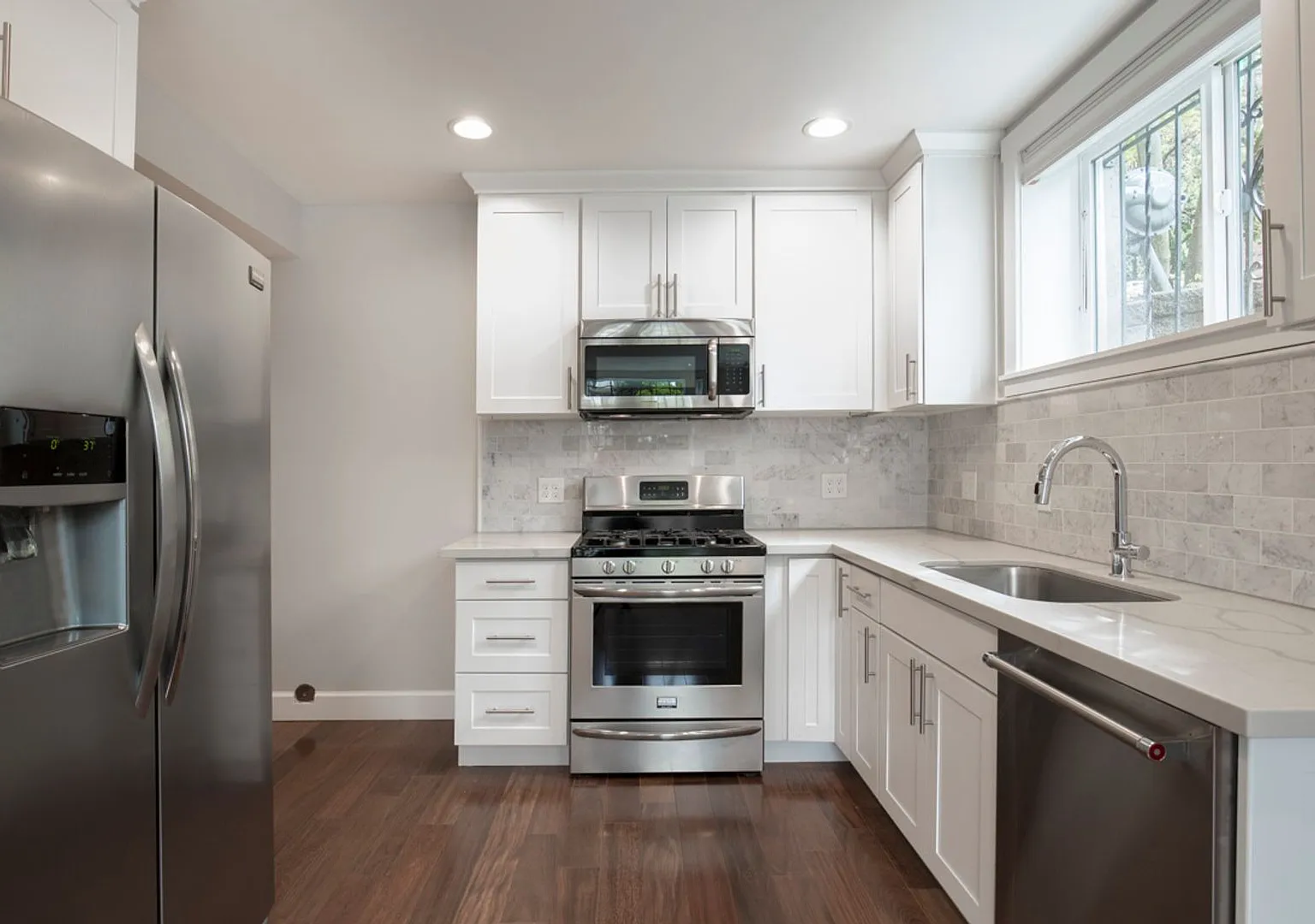 Blaine Apartments — Photo 1