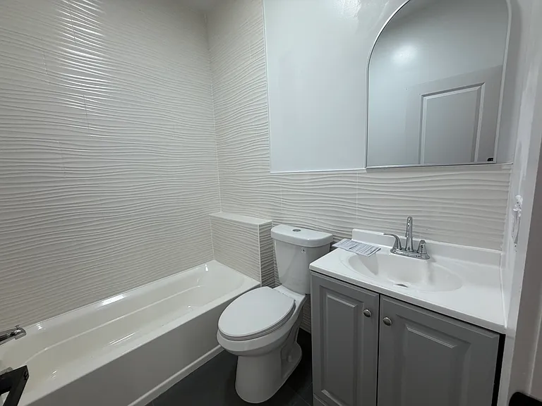 181 Woodside Ave #3F — Photo 4