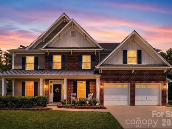 719 Fresia Dr, Tega Cay, SC 29708