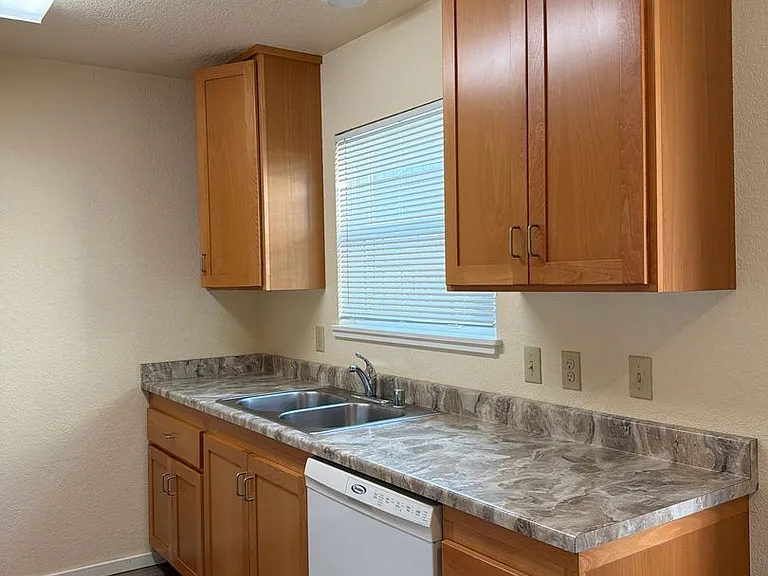 2750 Central Ave — Photo 13