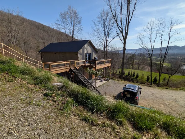 345 Moorehill Dr, Waynesville, NC 28786