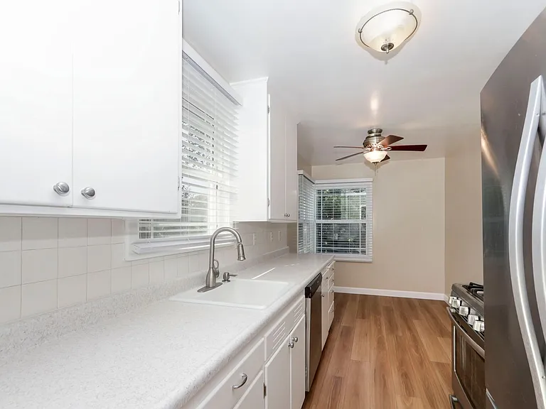 320 La Casa Ave — Photo 10