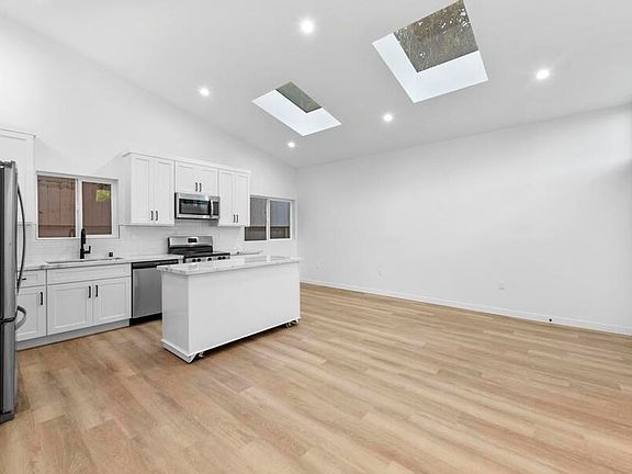 5th image of 739 N Formosa Ave #739