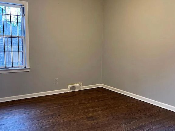 3rd image of 10639 Balfour Rd