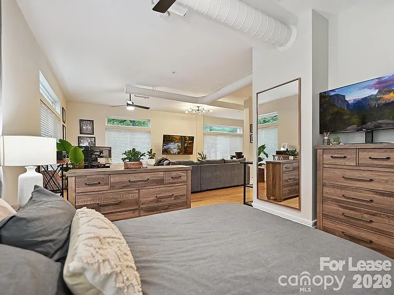 404 N Laurel Ave #11 — Photo 10