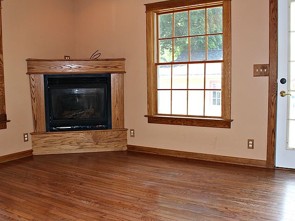 4th image of 306 W Flint St