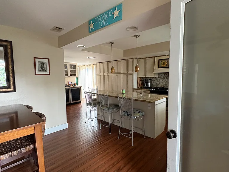 414 E Ave — Photo 4