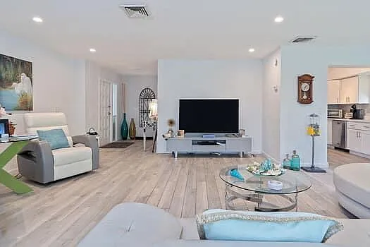 415 Pine Tree Ct #17 — Photo 3