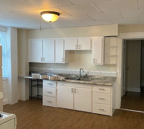 2nd image of 470 Church St #5