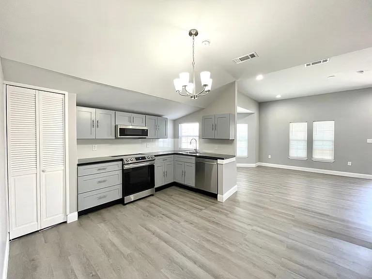 1808 Oneal St — Photo 4