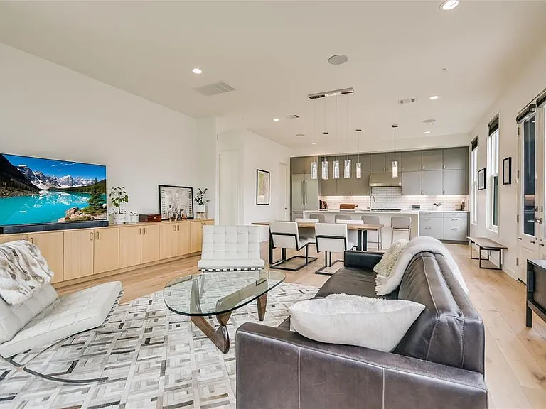 1410 Woodlawn Blvd #B — Photo 7