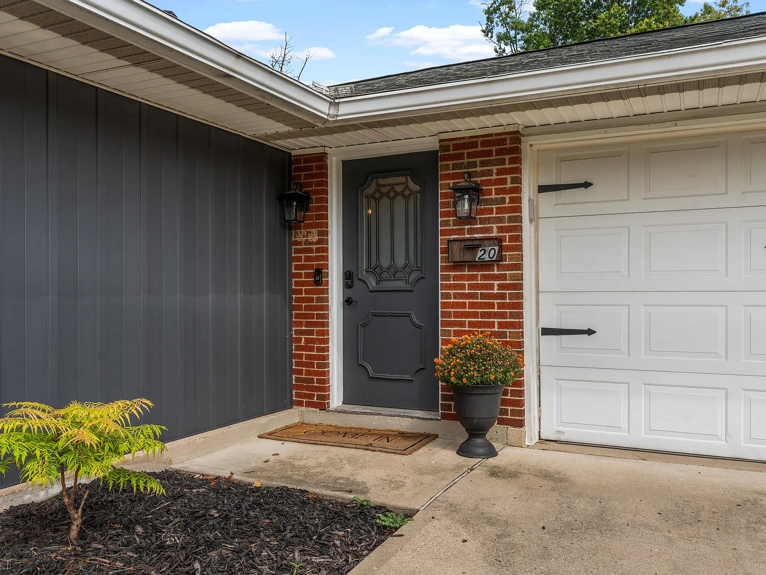 3 bed, 1292 sqft, $2,200 — Photo 3