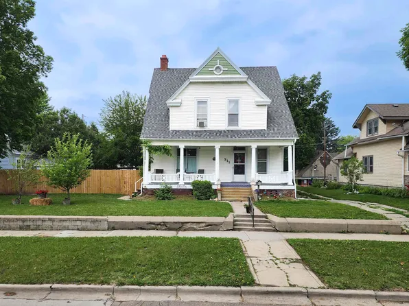 211 N 9th St, Norfolk, NE 68701