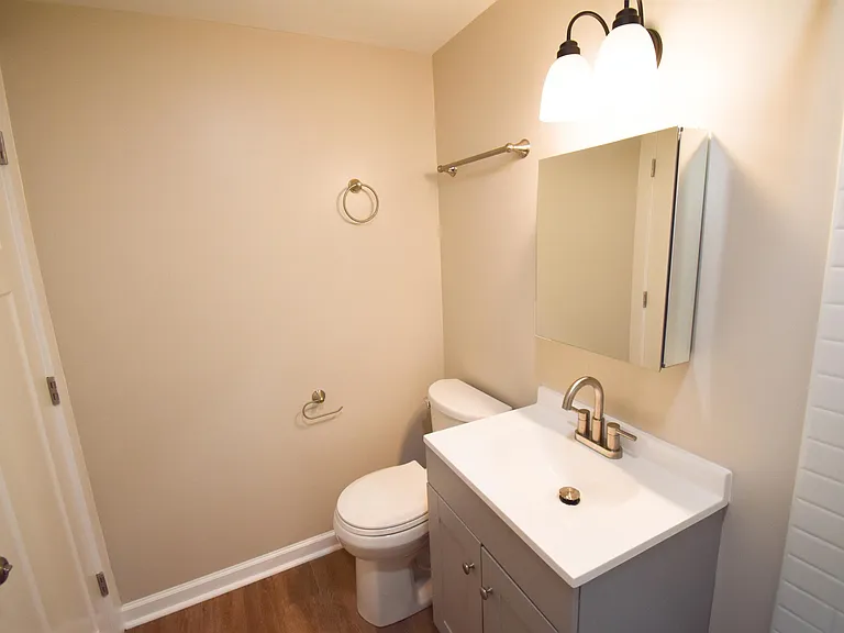 5816 Robinson St #F — Photo 8