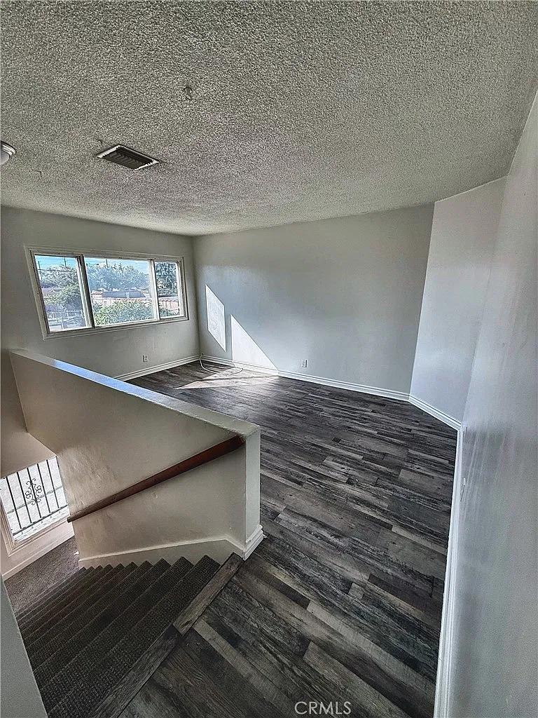 3 bed, 1.5 bath, 1690 sqft, $3,600 — Photo 3
