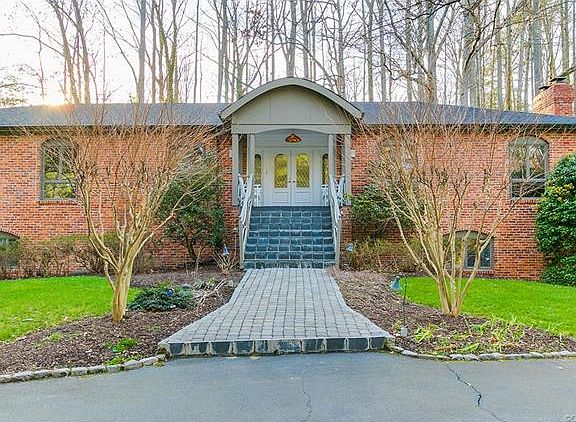 3rd image of 304 Lakeway Dr