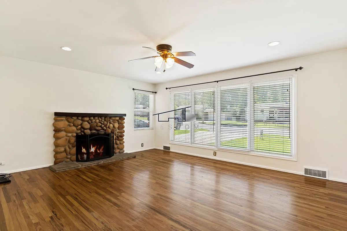 2 bed, 1.0 bath, 1064 sqft, $1,395 — Photo 3