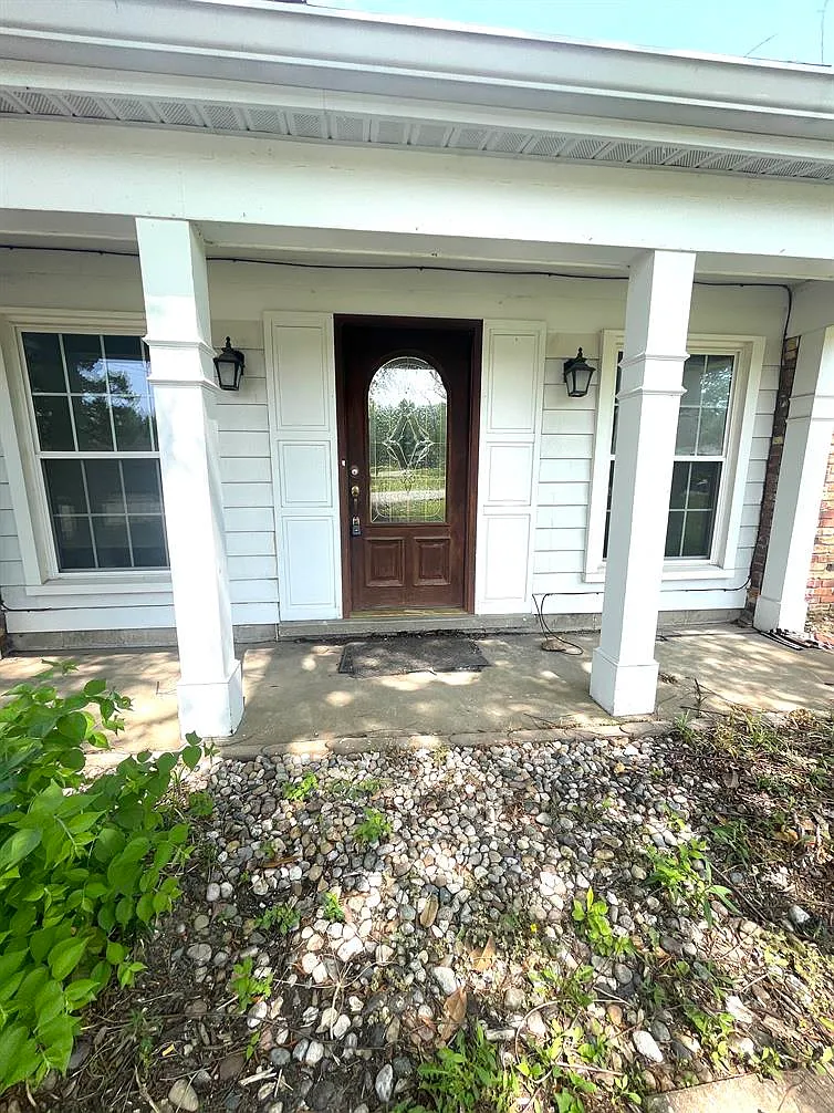 Building Photo - 3300 W Hawthorne Ct
