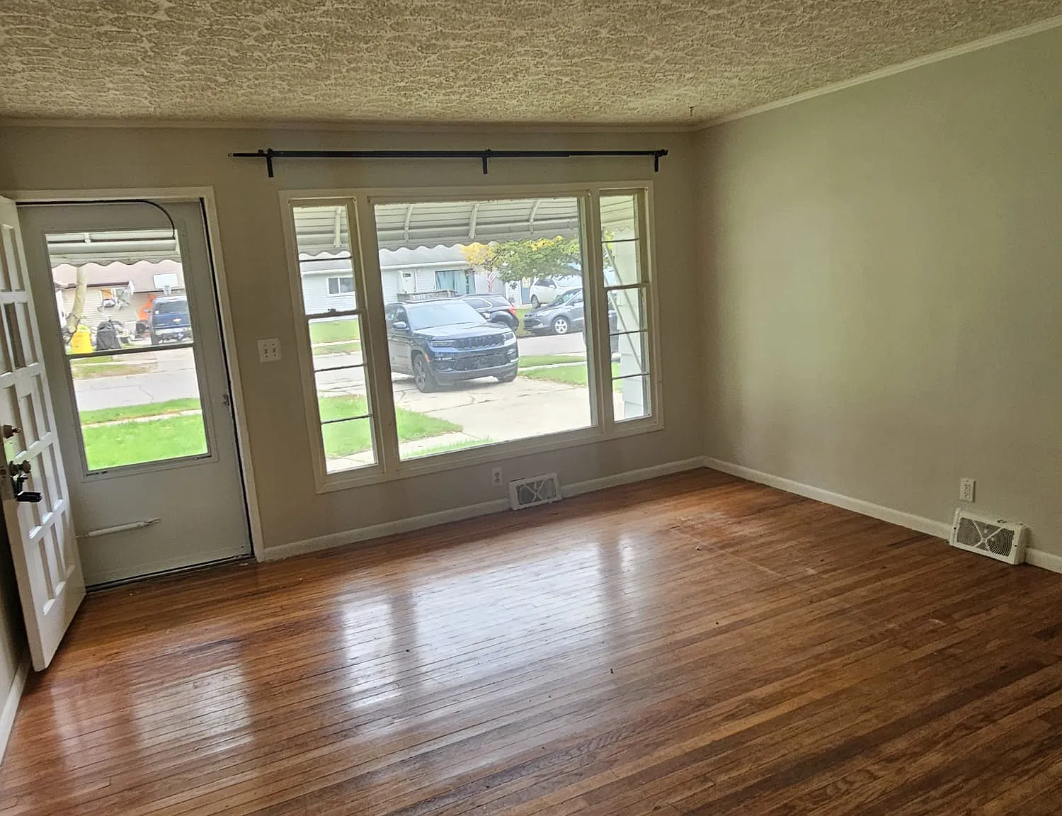 532 Hudson St — Photo 3