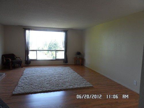 5th image of 302 19th Ave SE