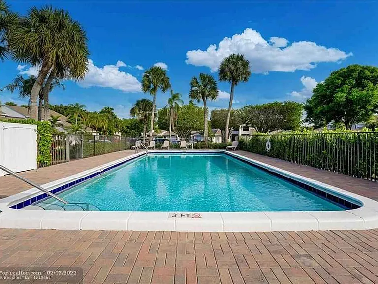 6744 Canary Palm Cir — Photo 49