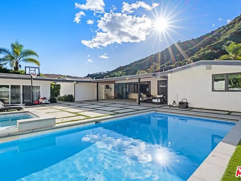 2120 San Ysidro Dr — Photo 35