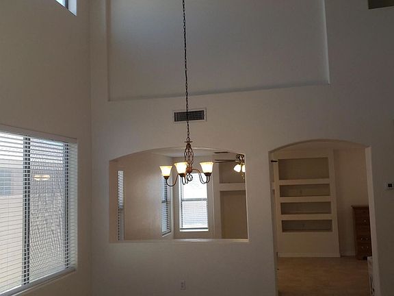5th image of 2725 E Catalina Ave