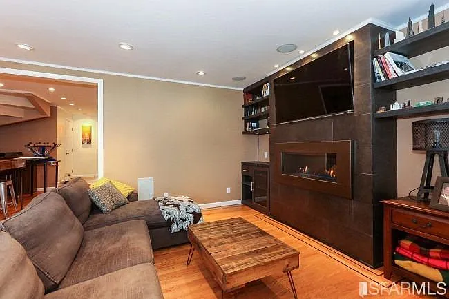 73 Naples St — Photo 1