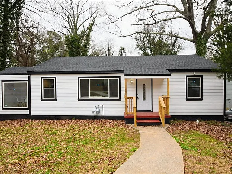 1350 Kenilworth Dr SW — Photo 1