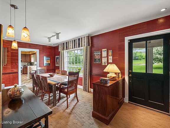 2nd image of 3004 Colonial Hill Rd
