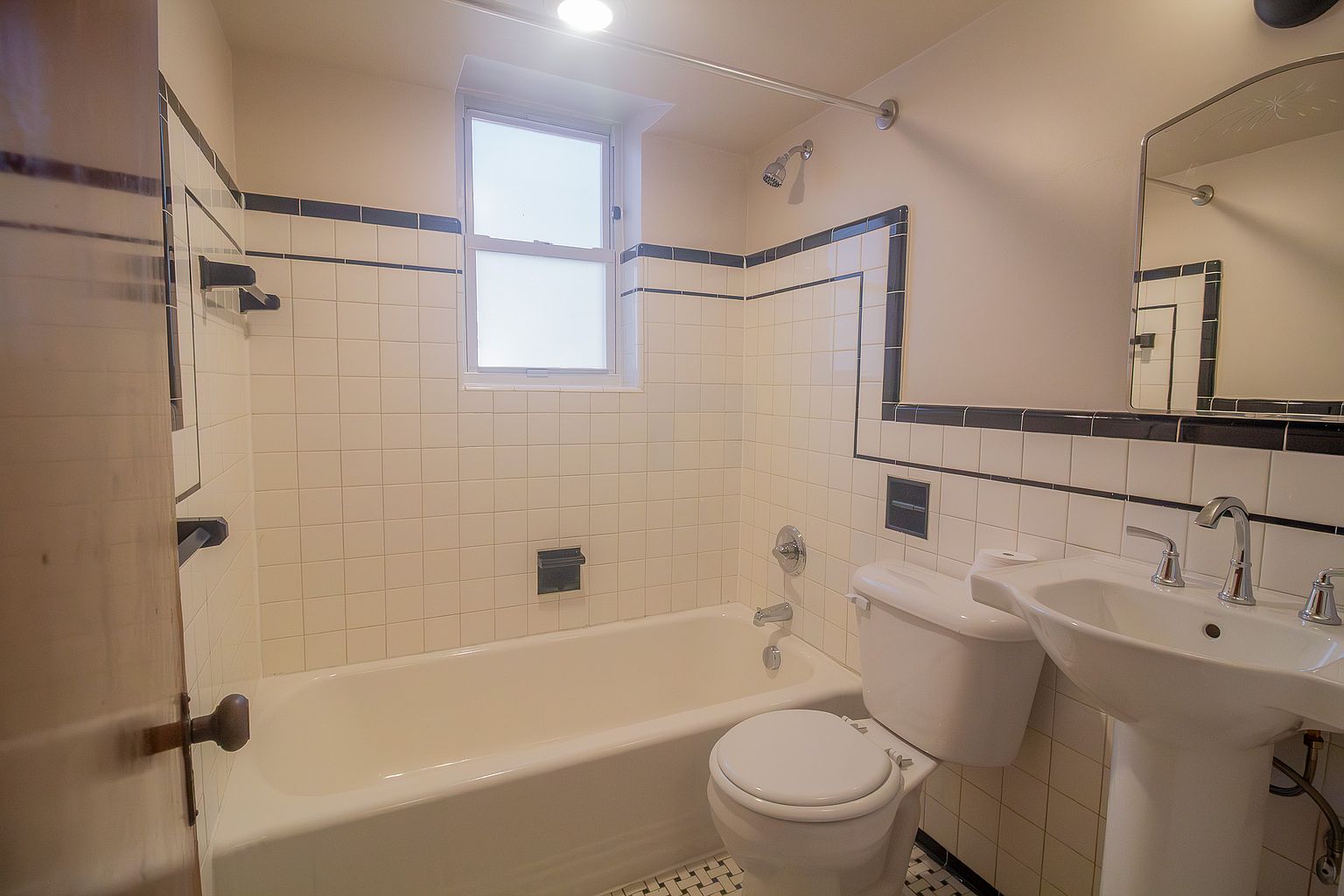 9710 W Outer Dr, photo 9