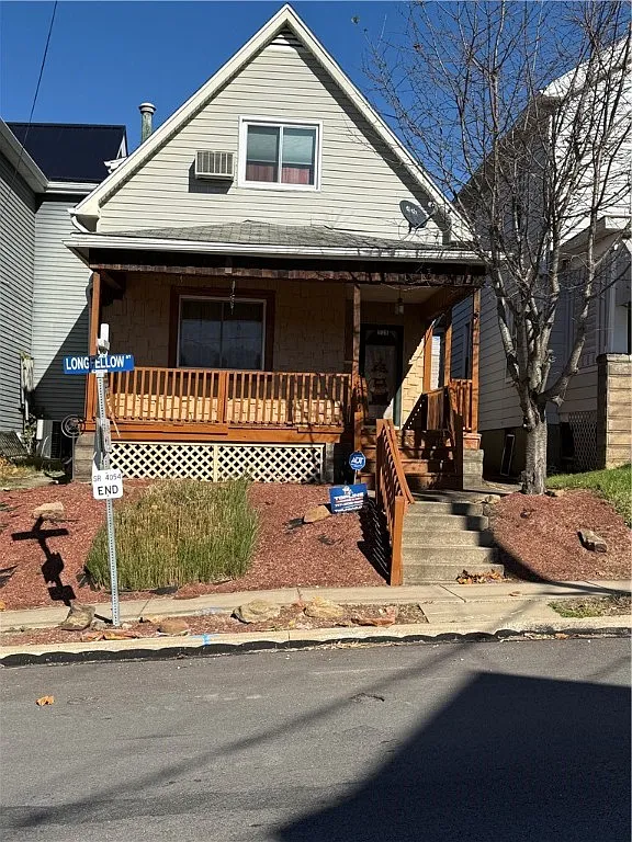 528 Longfellow St photo 1